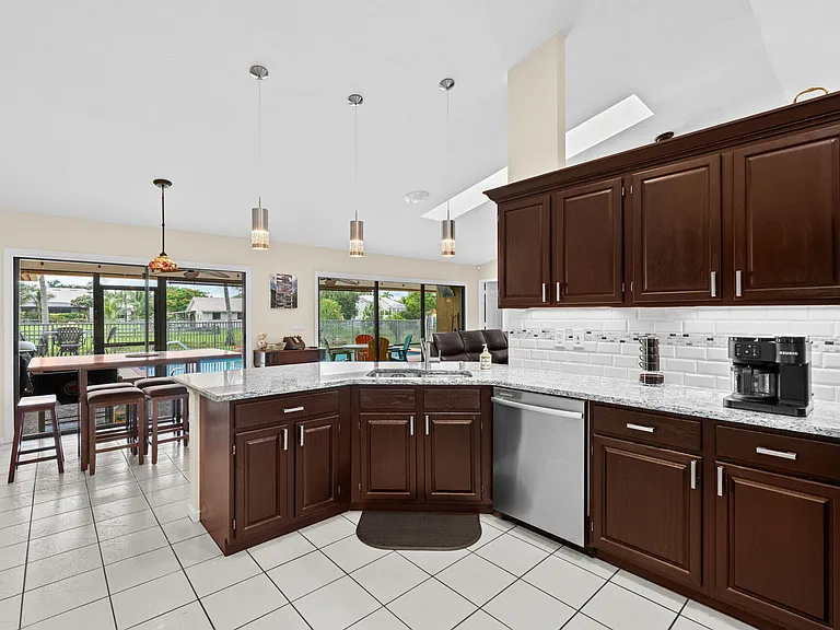 1707 Primrose Ln — Photo 12