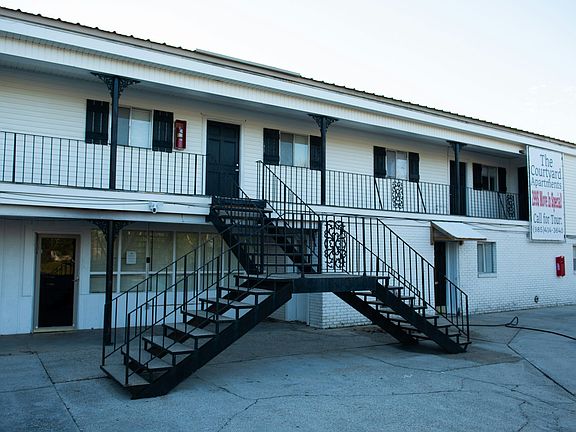 2nd image of 1418 Lynn St APT 22