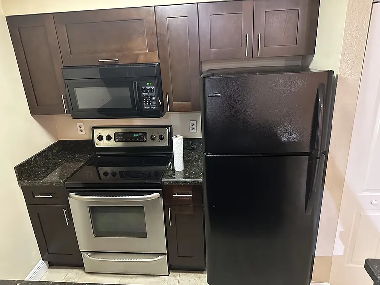 2811 N Oakland Forest Dr #209 — Photo 7