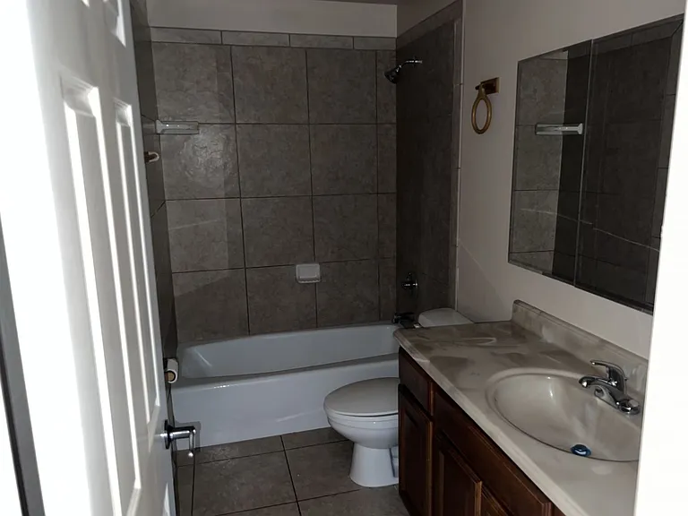 404 S 7th Ave — Photo 4