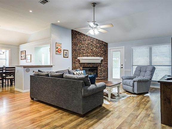 5th image of 1552 Evergreen Dr