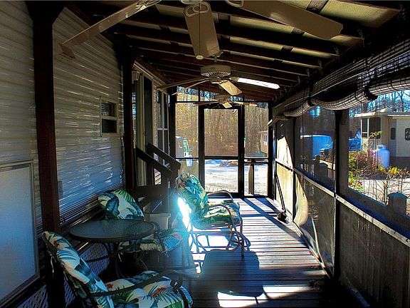 4th image of 183 Holiday Loop