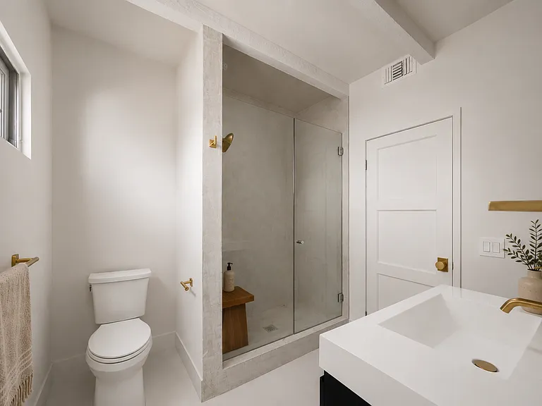 1716 N Queens Ct — Photo 10
