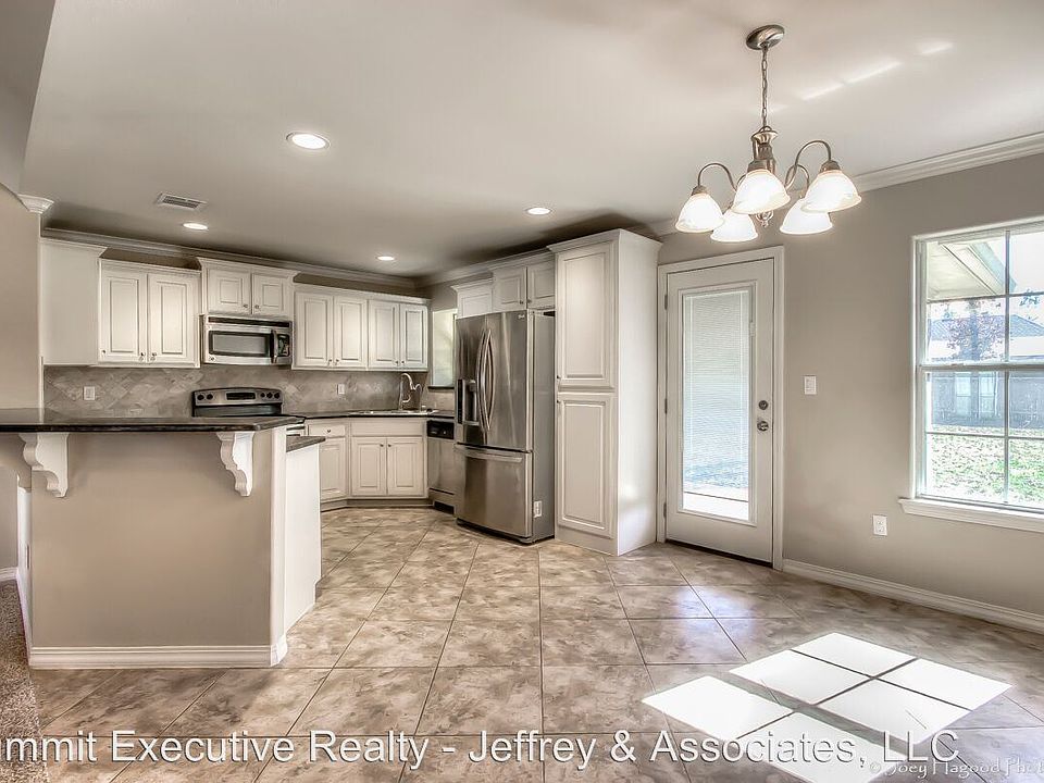 1st image of 211 Southern Creek Cir