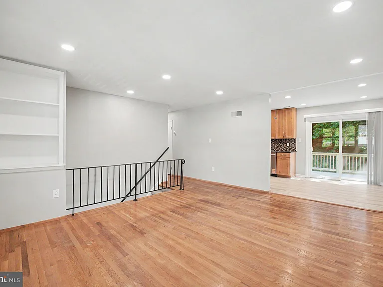 4522 Glendale Rd — Photo 5