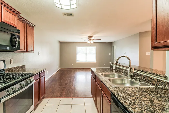 2107 Golden Topaz Dr — Photo 7