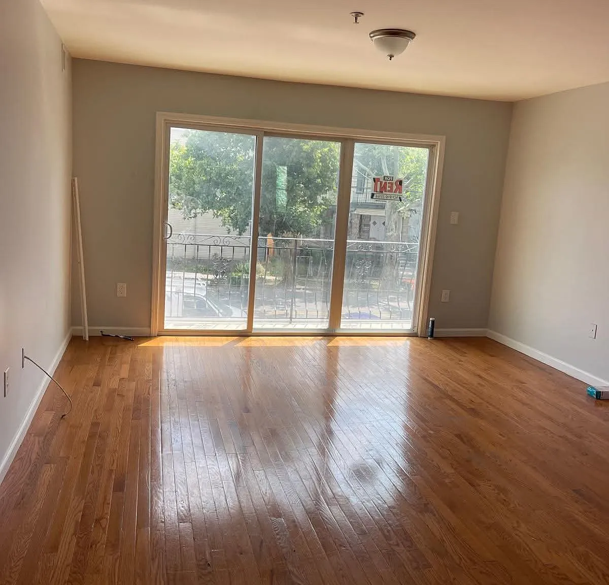 3 bed, $2,700 — Photo 1