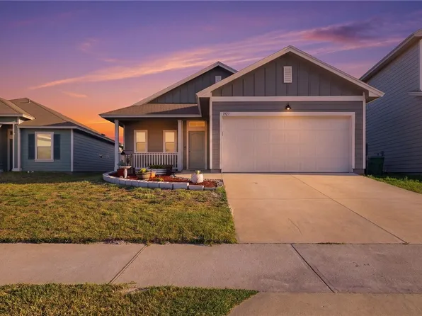 1927 Estes Flats Dr, Aransas Pass, TX 78336