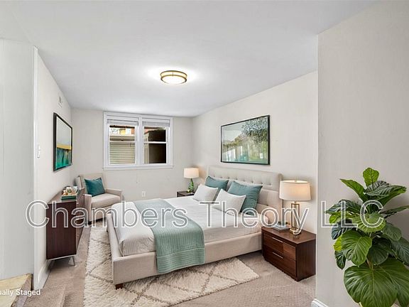3rd image of 619 Orleans Pl NE