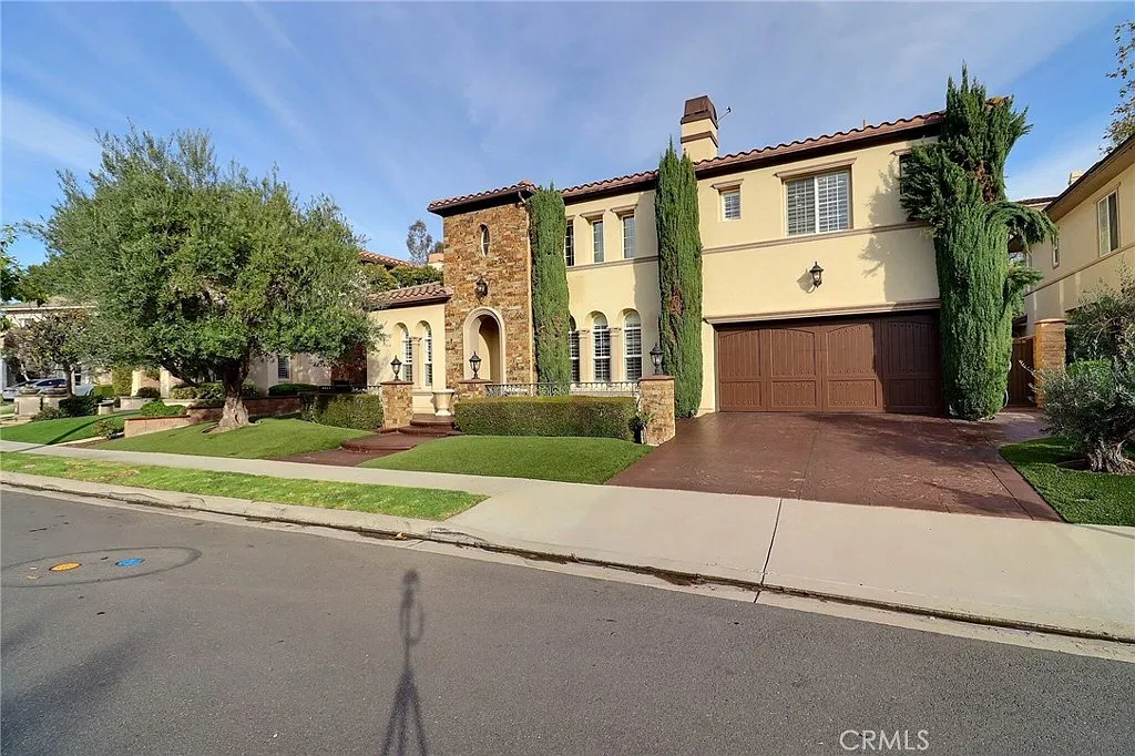 4 bed, 3.5 bath, 3336 sqft, $6,800 — Photo 2