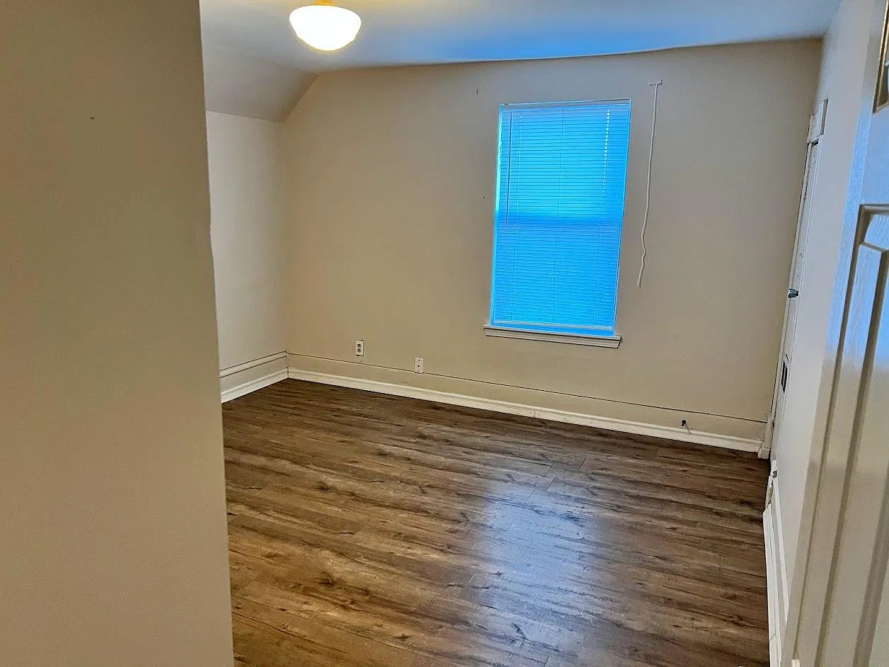 717 Villa St — Photo 3
