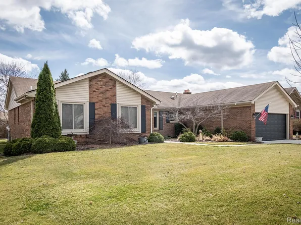 38201 Bloomfield Dr, Livonia, MI 48154