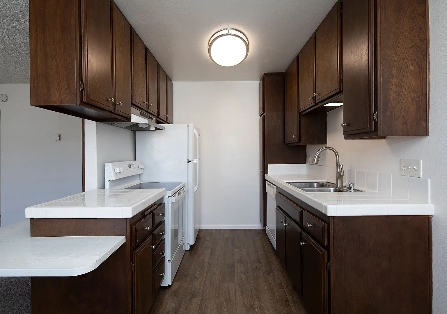 Twin Cypress Apartments — Photo 4