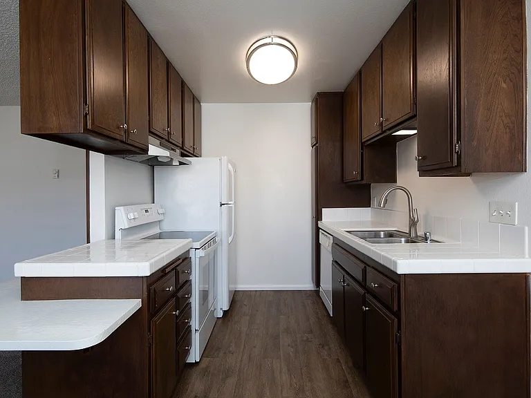Twin Cypress Apartments — Photo 6