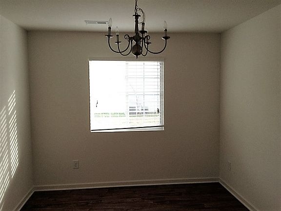 3rd image of 8 Elsworth Ct