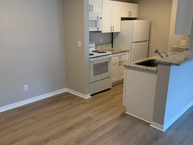 5986 Westgate Dr #202 — Photo 3