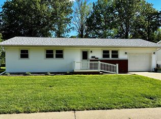 806 Virginia Ave, Taylorville, IL 62568
