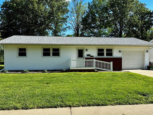 806 Virginia Ave, Taylorville, IL 62568