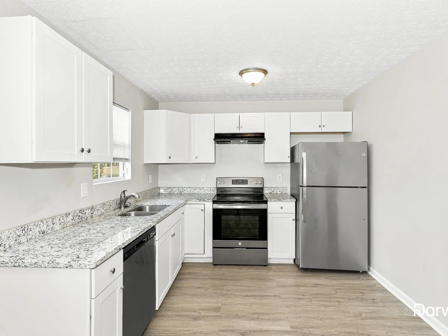3 bed, 2.5 bath, 1560 sqft, $1,710 — Photo 2