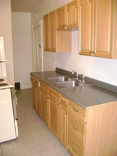 Updated Galley Kitchen, New electric glass top range and oven