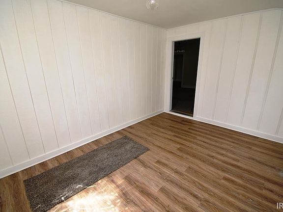 3rd image of 208 W Jefferson St