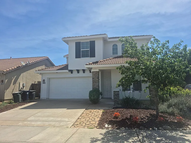 5040 Kankakee Dr — Photo 1