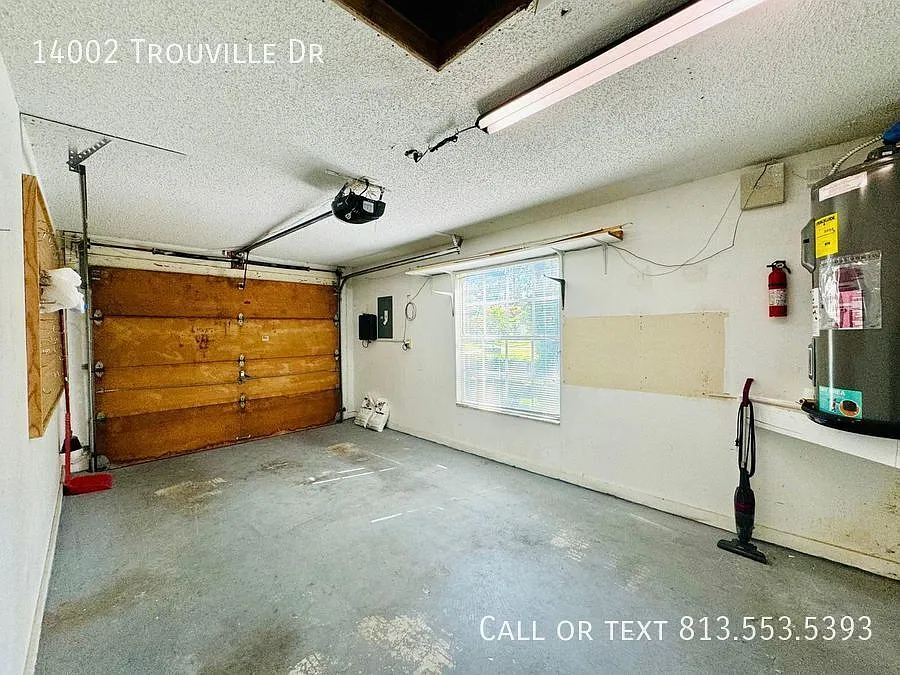 Welcome to 14002 Trouville Dr, Tampa, FL 33624! Stunning 2BR Townhome in Chardonnay Carrollwood V... — Photo 4