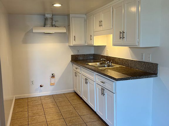 Kitchen & Range Hood