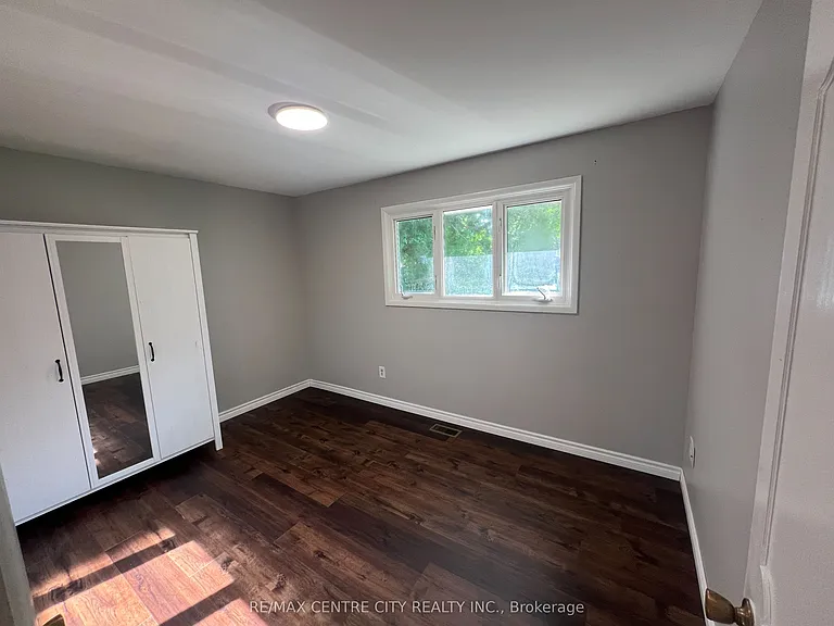 74 Brentwood Cres — Photo 25