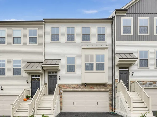 102 Beacon Ct, Royersford, PA 19468