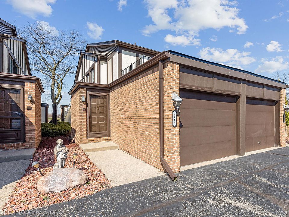 1st image of 307 Country Club Dr