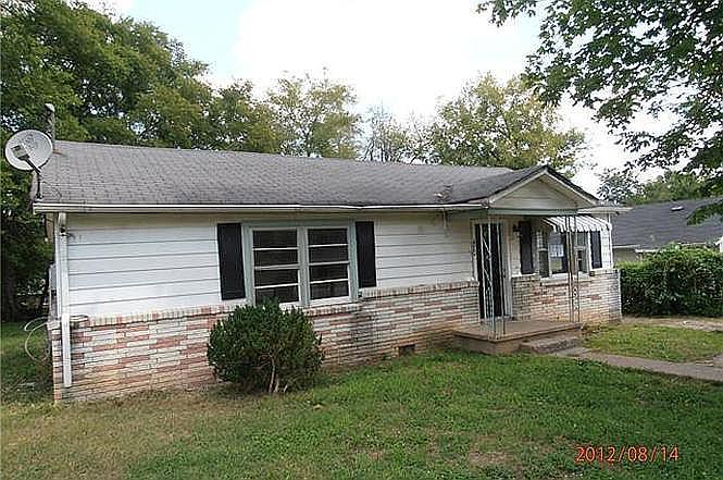 2nd image of 470 Small St