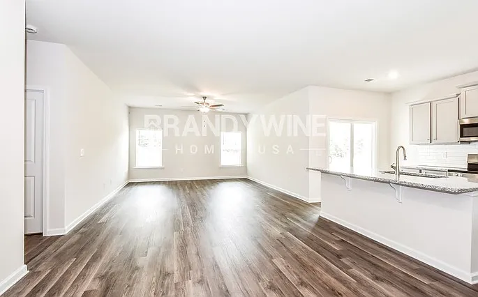 3 bed, 2.0 bath, 1700 sqft, $2,345 — Photo 4
