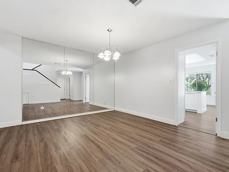 114 Gleneagles Dr — Photo 12