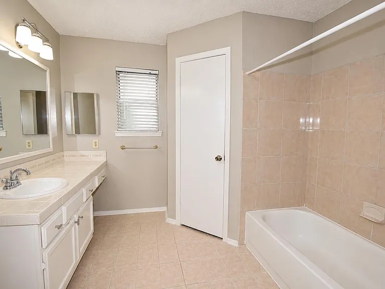 14203 Long River Ct — Photo 7