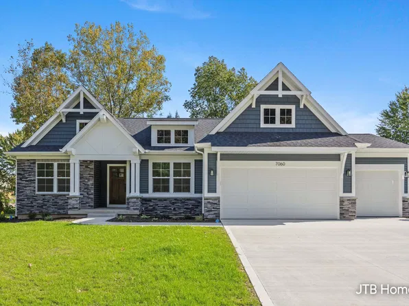 7060 Pinehurst Dr NE, Rockford, MI 49341