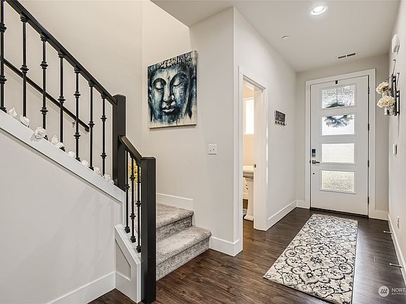 Light filled Entry>