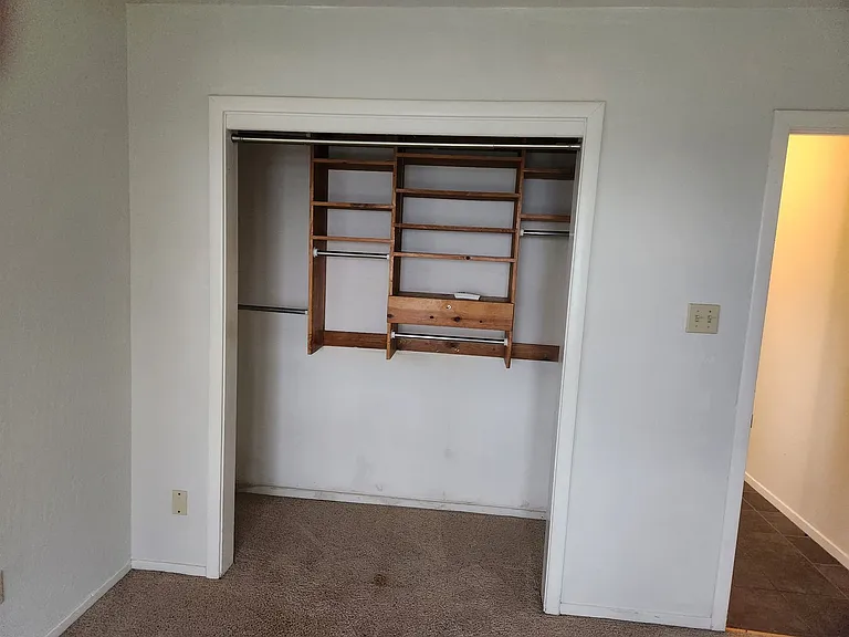 560 Landis Cir — Photo 9