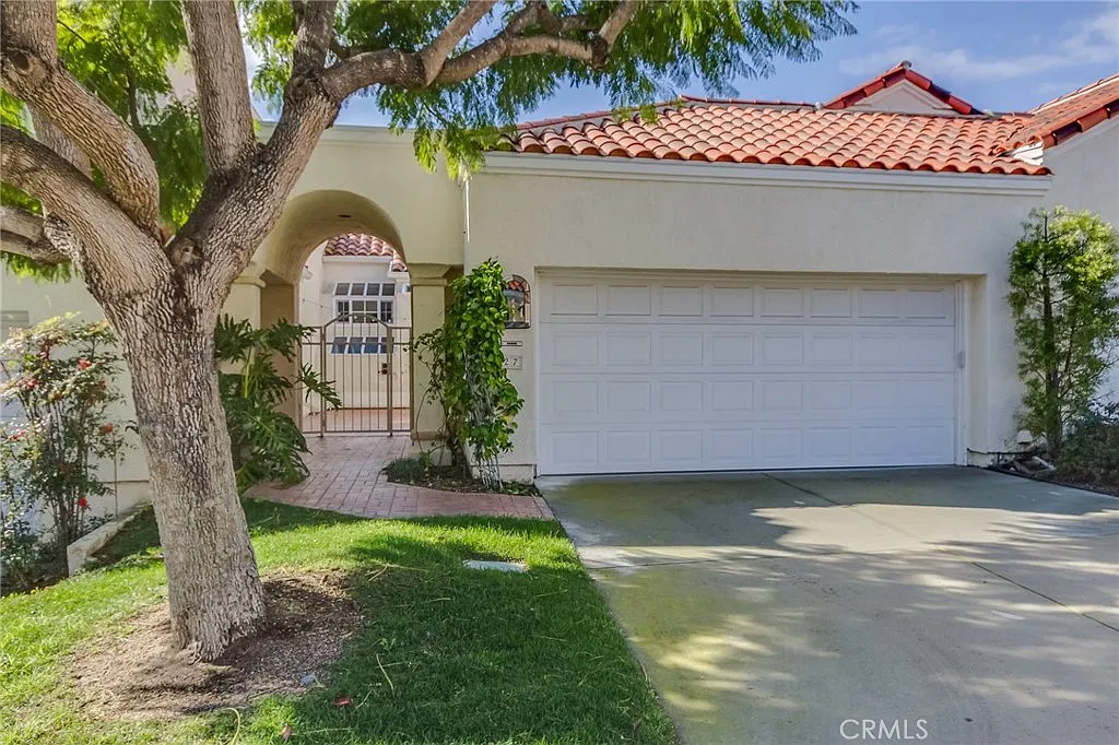 2 bed, 4.0 bath, 2337 sqft, $8,000 — Photo 2