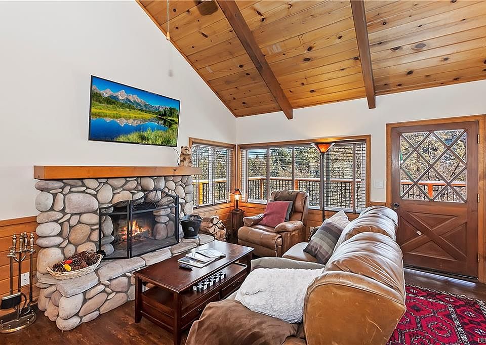 1st image of 698 Villa Grove Ave
