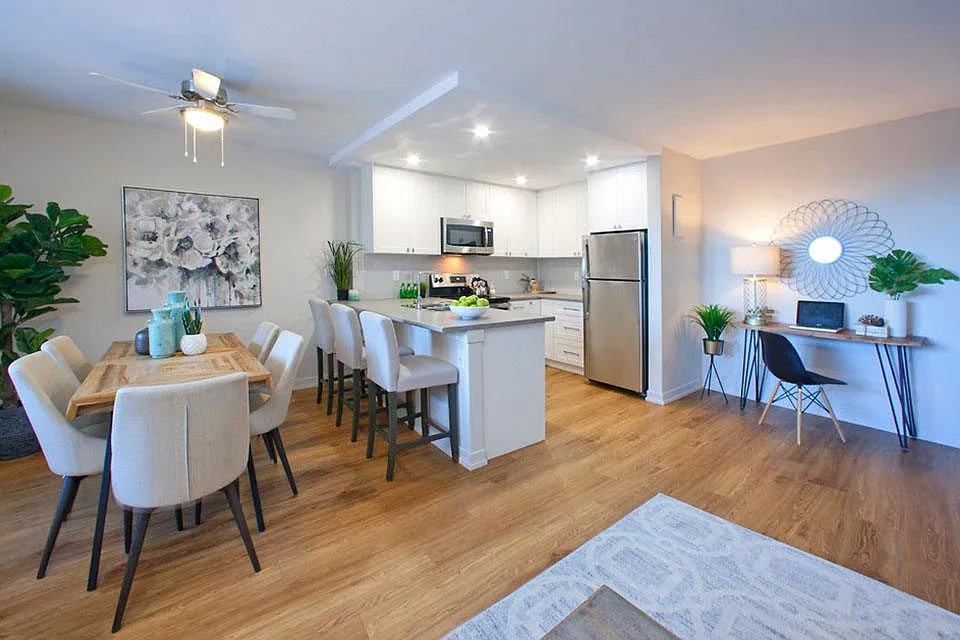Prince Court/Princess Manor — Photo 1