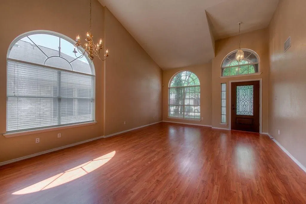 4 bed, 2.5 bath, 2012 sqft, $2,150 — Photo 2