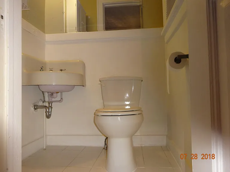 467 Norwood Ave #1R — Photo 11