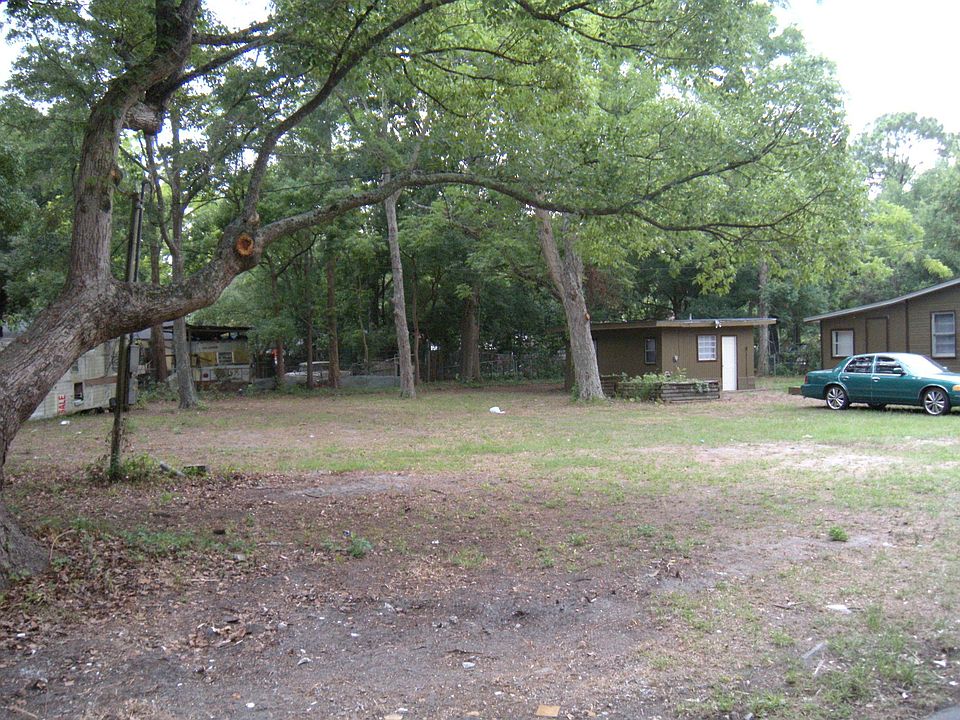 2nd image of 2202 E 8th Ct