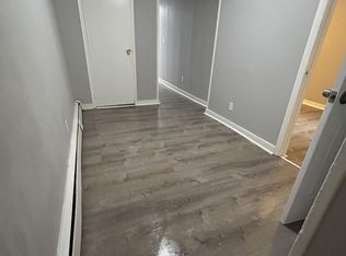 Sausse Ave, Troy, NY 12180