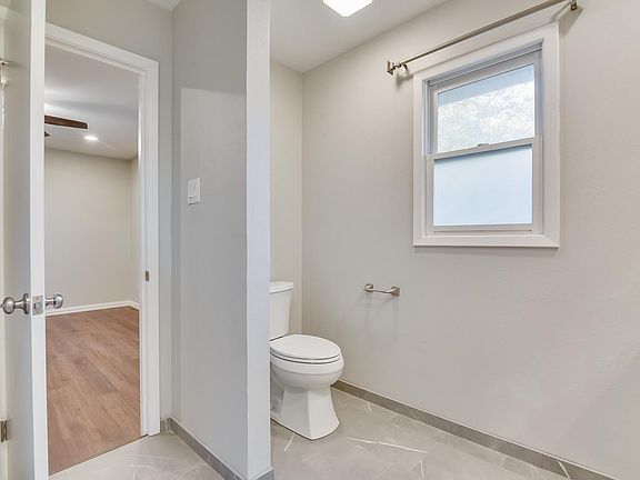 4th image of 5112 Collinwood Ave