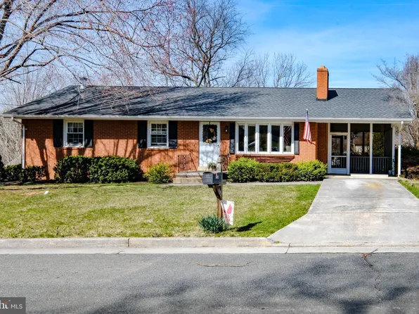 1004 E Stonewall Dr, Front Royal, VA 22630