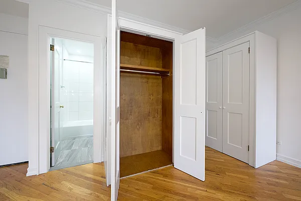 Rented by Buchbinder & Warren | media 6