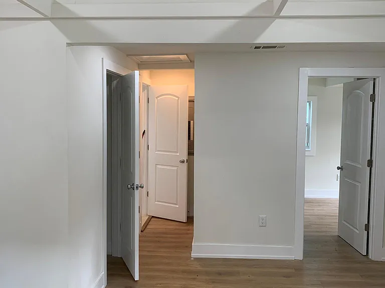 2749 Myra St — Photo 3