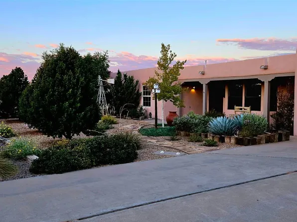 1425 Crestview Dr SW, Los Lunas, NM 87031